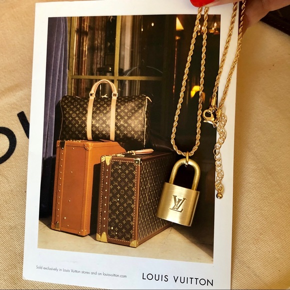 Louis Vuitton Jewelry - Louis Vuitton Auth LV Gold Tone Padlock Necklace